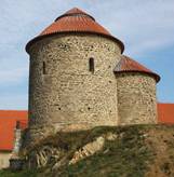 Znojemsk rotunda s novou stechou